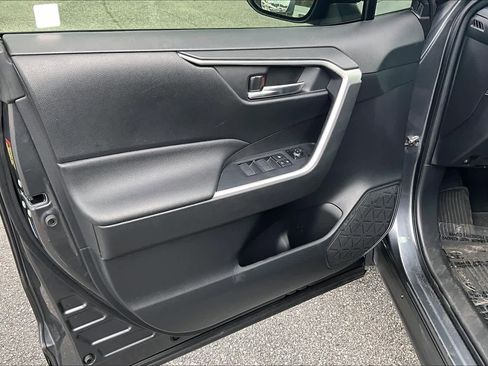 Used 2022 Toyota RAV4 SE image 21