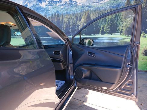 Used 2017 Toyota Prius Prime Premium FWD image 32