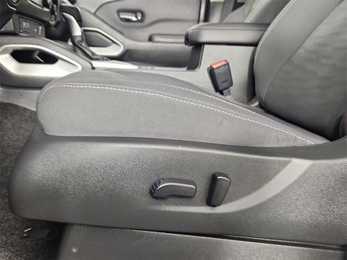 Used 2024 Nissan Frontier SV w/ SV Convenience Package image 11