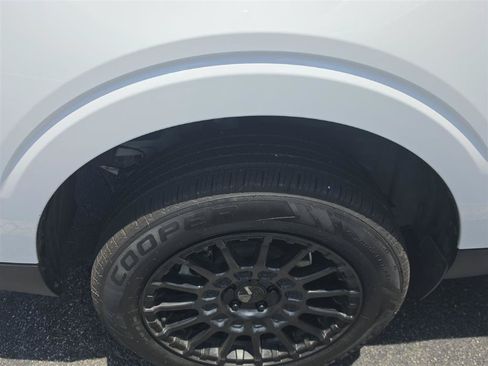 Used 2024 Ford Maverick XLT w/ XLT Luxury Package AWD/4WD image 3