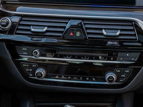 Used 2019 BMW 530e image 12