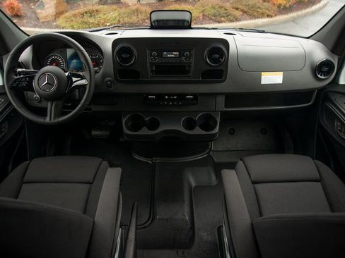 Used 2025 Mercedes-Benz Sprinter 2500 image 30