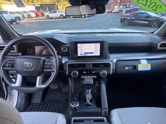 Used 2025 Toyota 4Runner SR5 AWD/4WD image 12