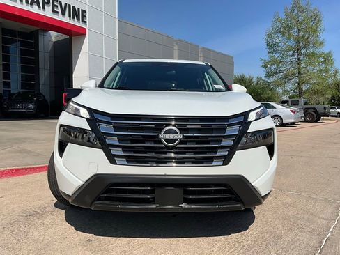 Used 2025 Nissan Rogue SV image 3