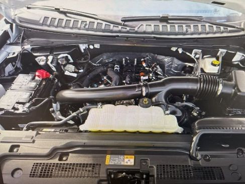 Used 2025 Ford Expedition Active image 5