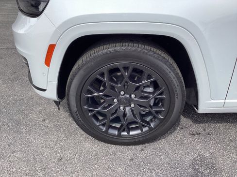 Used 2025 Jeep Grand Cherokee L Summit AWD/4WD image 9