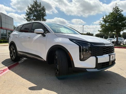 Used 2026 Kia Sportage LX FWD image 4