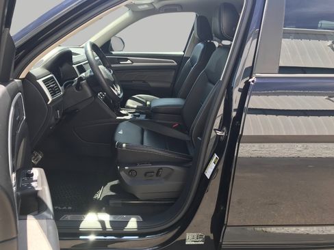 Used 2023 Volkswagen Atlas SEL R-Line AWD/4WD image 9