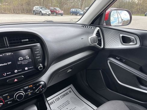 Used 2023 Kia Soul LX w/ LX Technology Package FWD image 31