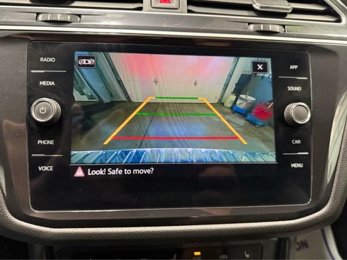 Used 2024 Volkswagen Tiguan SE AWD/4WD image 17