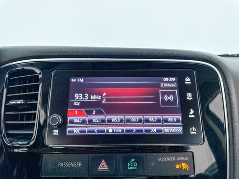 Used 2018 Mitsubishi Outlander SEL image 4