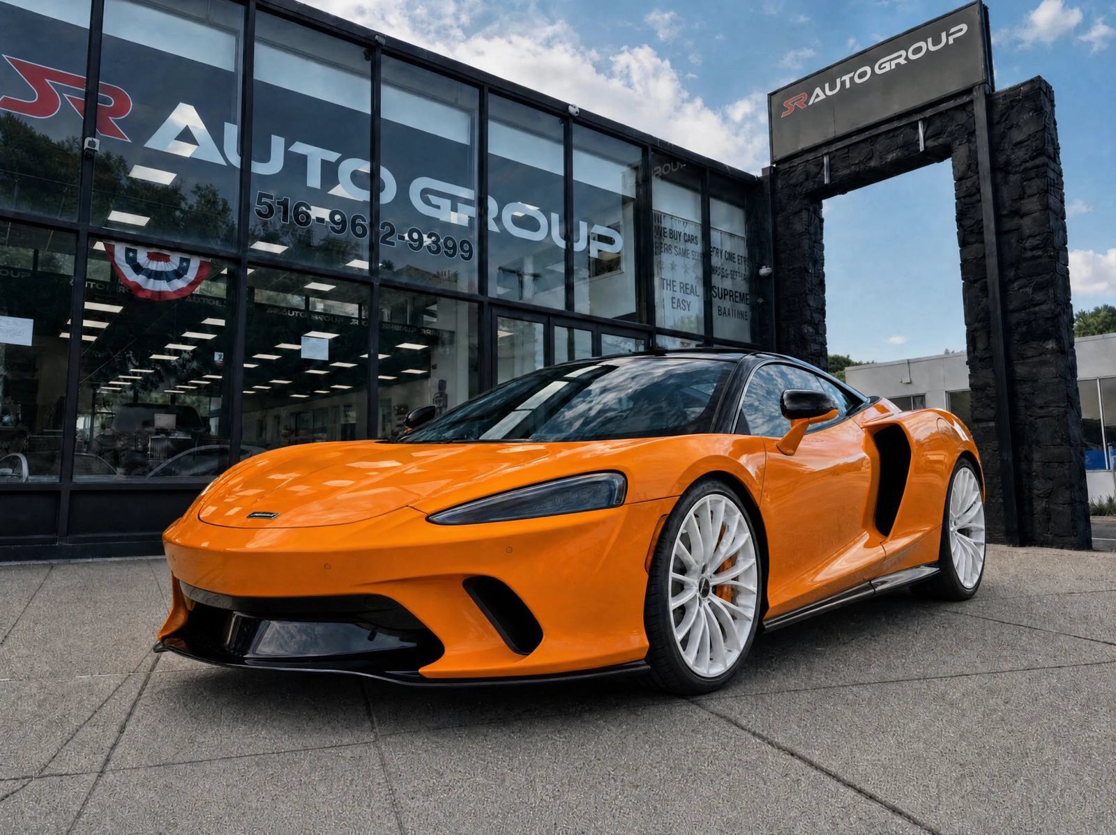 Used 2023 McLaren GT RWD image 1