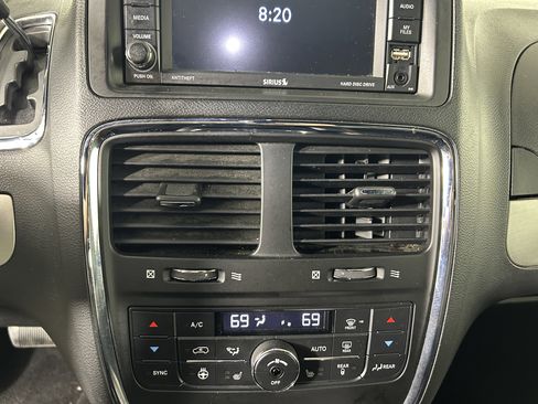 Used 2019 Dodge Grand Caravan GT FWD image 19