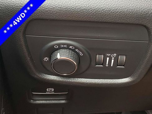 Used 2023 Jeep Grand Cherokee L Laredo image 25