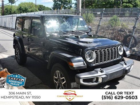 Used 2025 Jeep Wrangler Unlimited Sahara AWD/4WD image 4