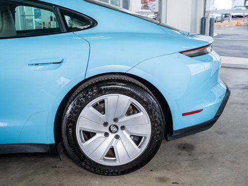 Used 2021 Porsche Taycan image 19