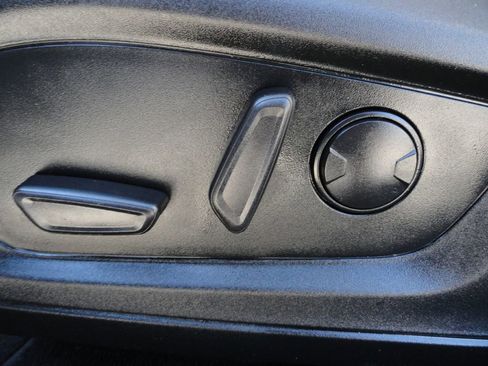 Used 2020 Ford Explorer XLT w/ Equipment Group 202A image 31