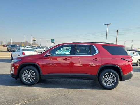 Used 2023 Chevrolet Traverse LT image 3
