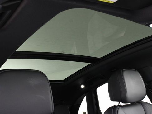 Used 2025 Porsche Macan image 25