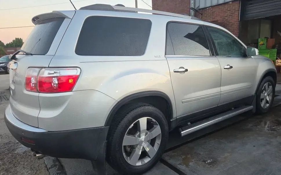 Used 2012 GMC Acadia SLT w/ LPO, 'HIT The Road' Package FWD image 5