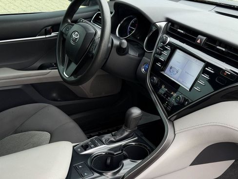 Used 2018 Toyota Camry LE FWD image 22