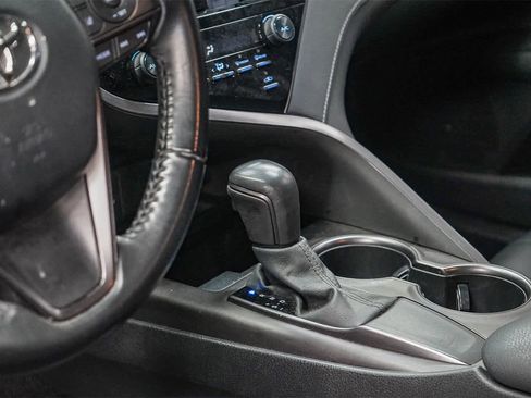 Used 2021 Toyota Camry SE image 23