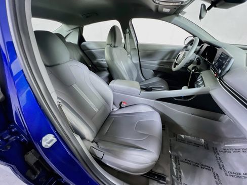 Used 2023 Hyundai Elantra SE FWD image 25