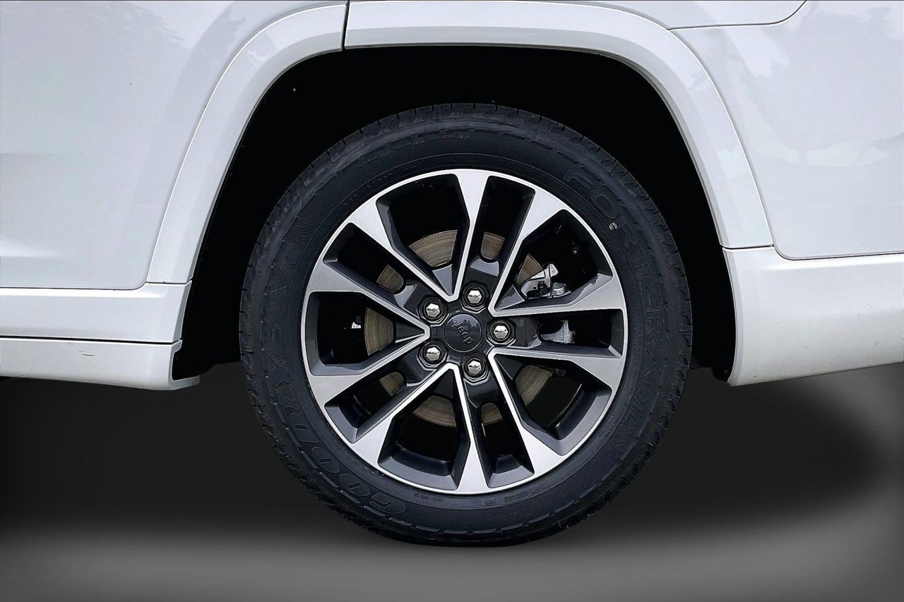 Certified 2023 Jeep Grand Cherokee L Overland AWD/4WD image 37