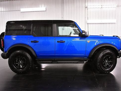 Used 2025 Ford Bronco Badlands image 9