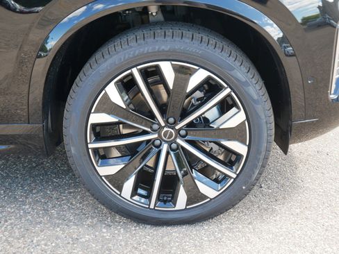 New 2026 Volvo XC90 B6 Plus w/ Protection Package Premier AWD/4WD image 4