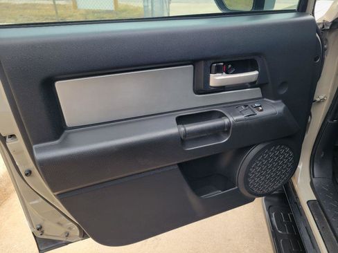 Used 2008 Toyota FJ Cruiser 2WD image 11