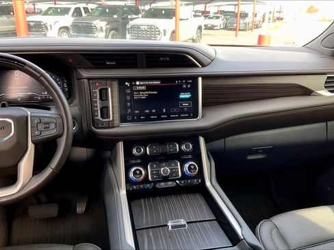 Used 2024 GMC Yukon XL Denali w/ Advanced Technology Package image 7