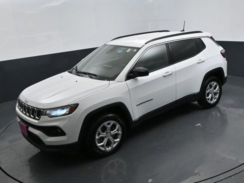 Used 2024 Jeep Compass Latitude image 16