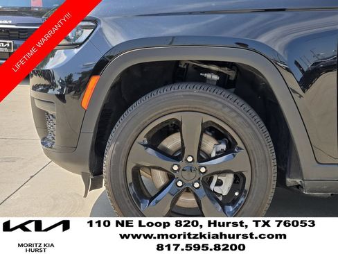 Used 2025 Jeep Grand Cherokee L Laredo RWD image 16