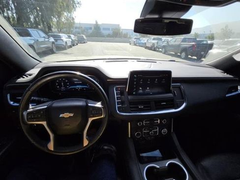 Used 2024 Chevrolet Suburban LT RWD image 7
