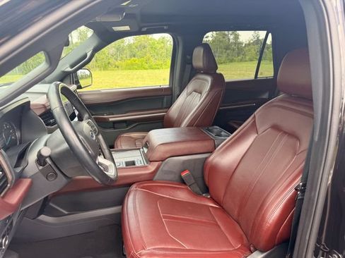 Used 2024 Ford Expedition Limited RWD image 6
