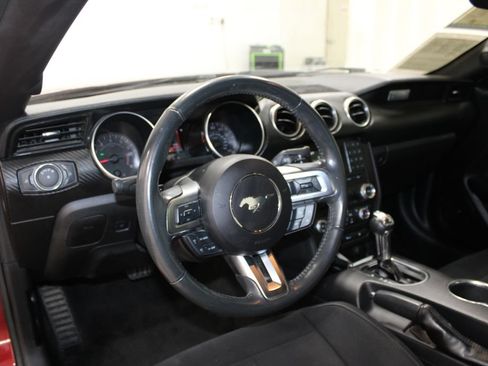 Used 2018 Ford Mustang Coupe RWD image 23