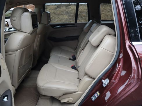 Used 2015 Mercedes-Benz GL 320 BlueTEC 4MATIC w/ Premium I Package image 12