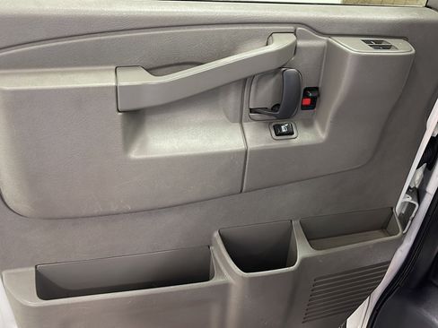 Used 2016 GMC Savana 2500 RWD image 9