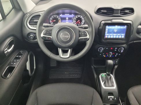Used 2021 Jeep Renegade Latitude FWD image 22