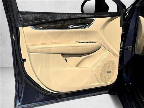 Used 2018 Cadillac XT5 FWD image 18