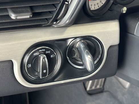 Used 2019 Porsche 911 Targa 4 GTS image 17