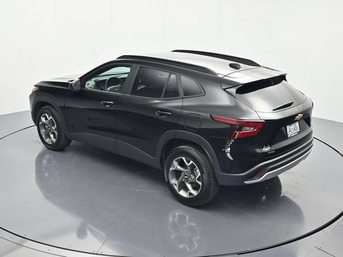 Certified 2025 Chevrolet Trax LT w/ LT Convenience Package FWD image 34