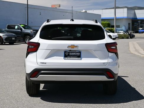 Used 2026 Chevrolet Trax LT w/ Sunroof Package FWD image 5