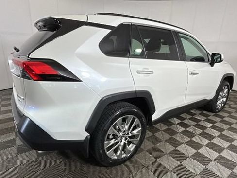 Used 2019 Toyota RAV4 Limited AWD/4WD image 2