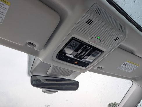 Used 2025 Volkswagen Tiguan SE w/ Panoramic Sunroof Package AWD/4WD image 31
