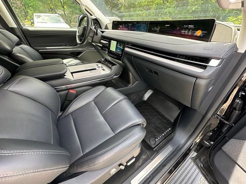New 2025 Lincoln Navigator Reserve AWD/4WD image 22