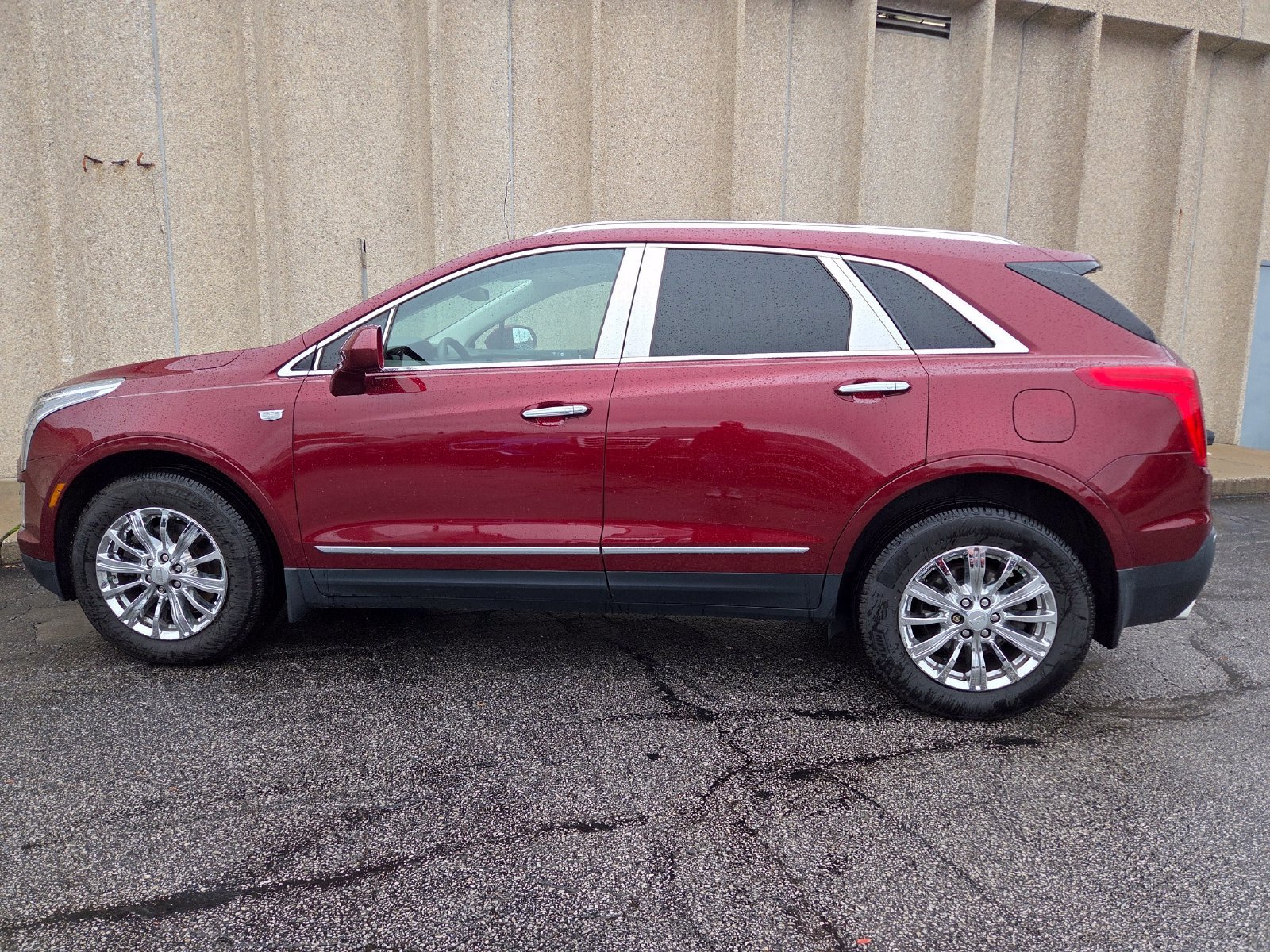 Used 2018 Cadillac XT5 Luxury w/ Driver Awareness Package FWD image 21