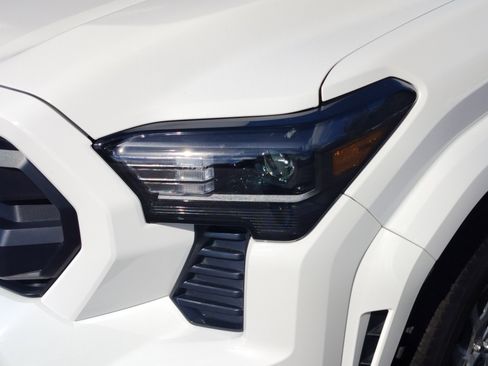 Used 2024 Toyota Tacoma SR5 image 9