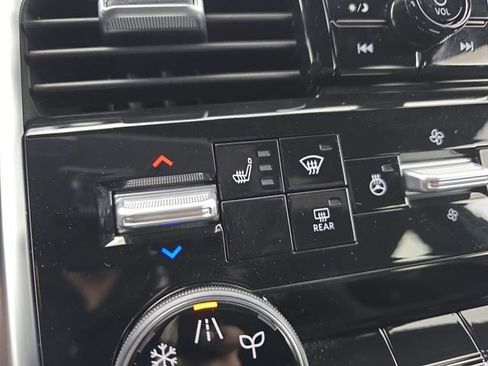 Used 2025 Nissan Armada SL image 34